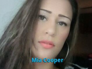 Mia_Cooper