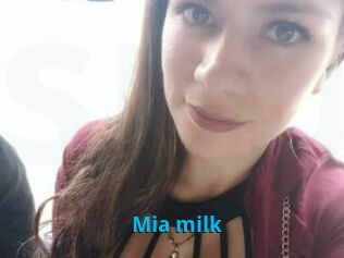 Mia_milk